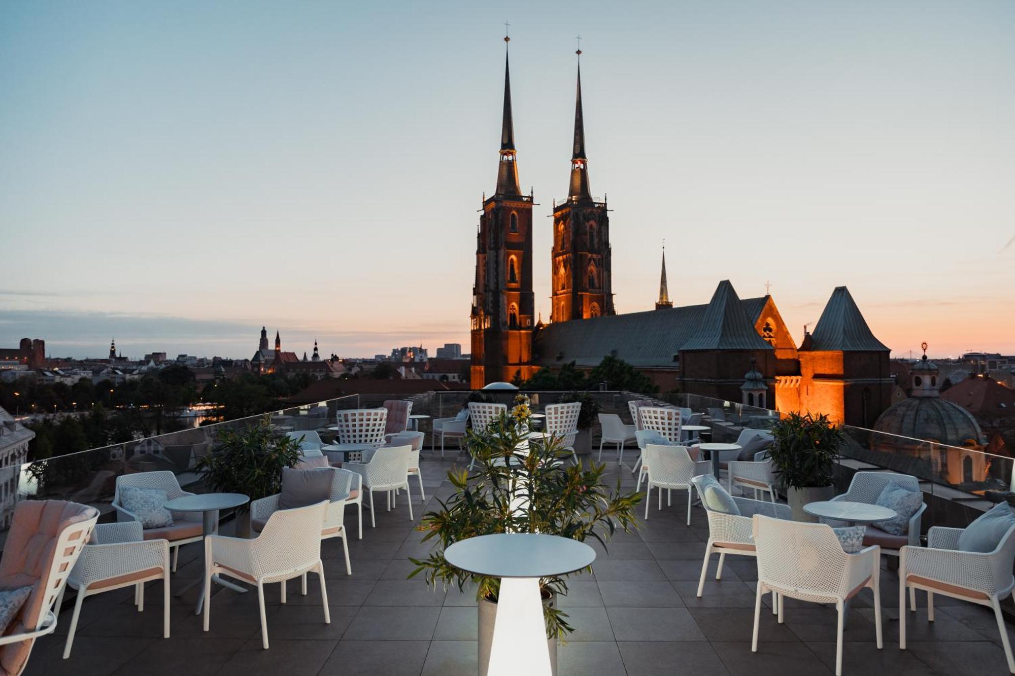เดอะ บริดจ์ วรอตซวาฟ - เอ็มแกลเลอรี Hotel ภายนอก รูปภาพ Rooftop terrace