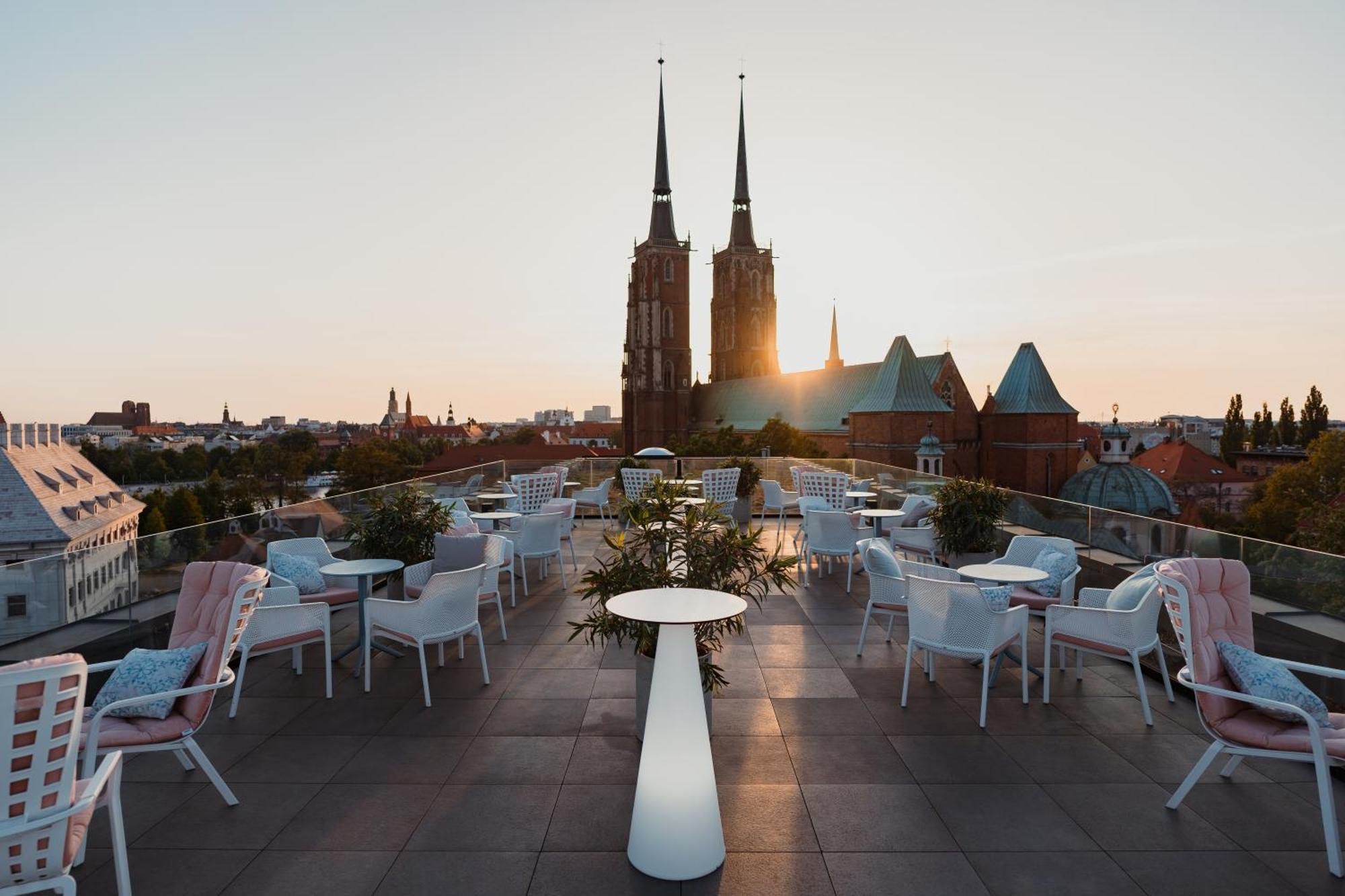 เดอะ บริดจ์ วรอตซวาฟ - เอ็มแกลเลอรี Hotel ภายนอก รูปภาพ Rooftop terrace