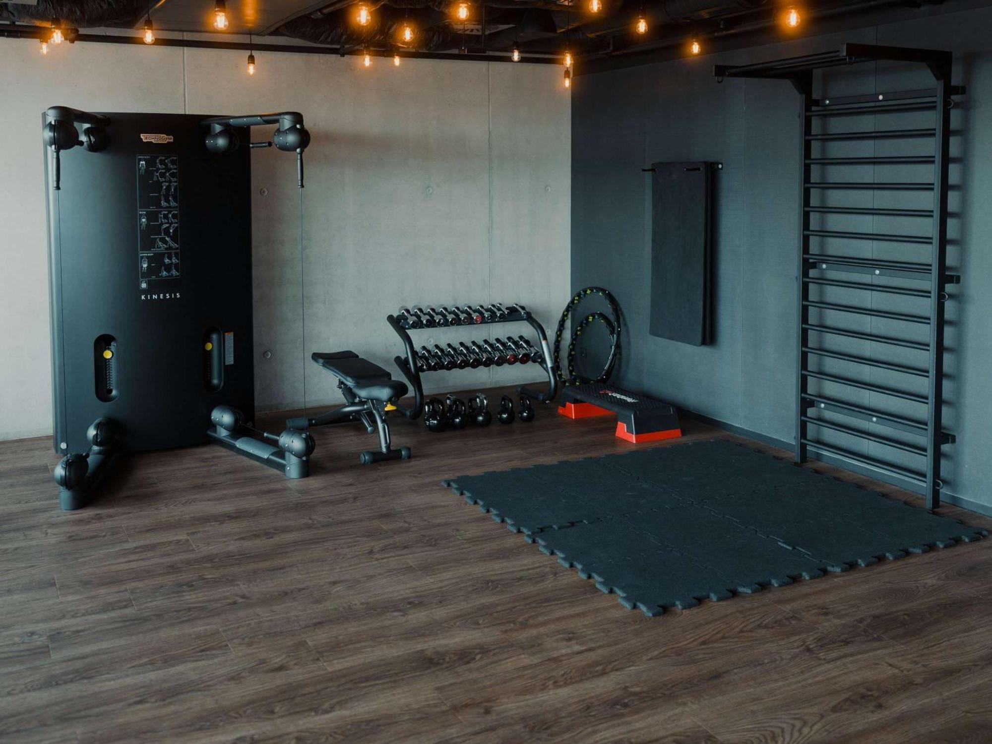 เดอะ บริดจ์ วรอตซวาฟ - เอ็มแกลเลอรี Hotel ภายนอก รูปภาพ A gym in a private home